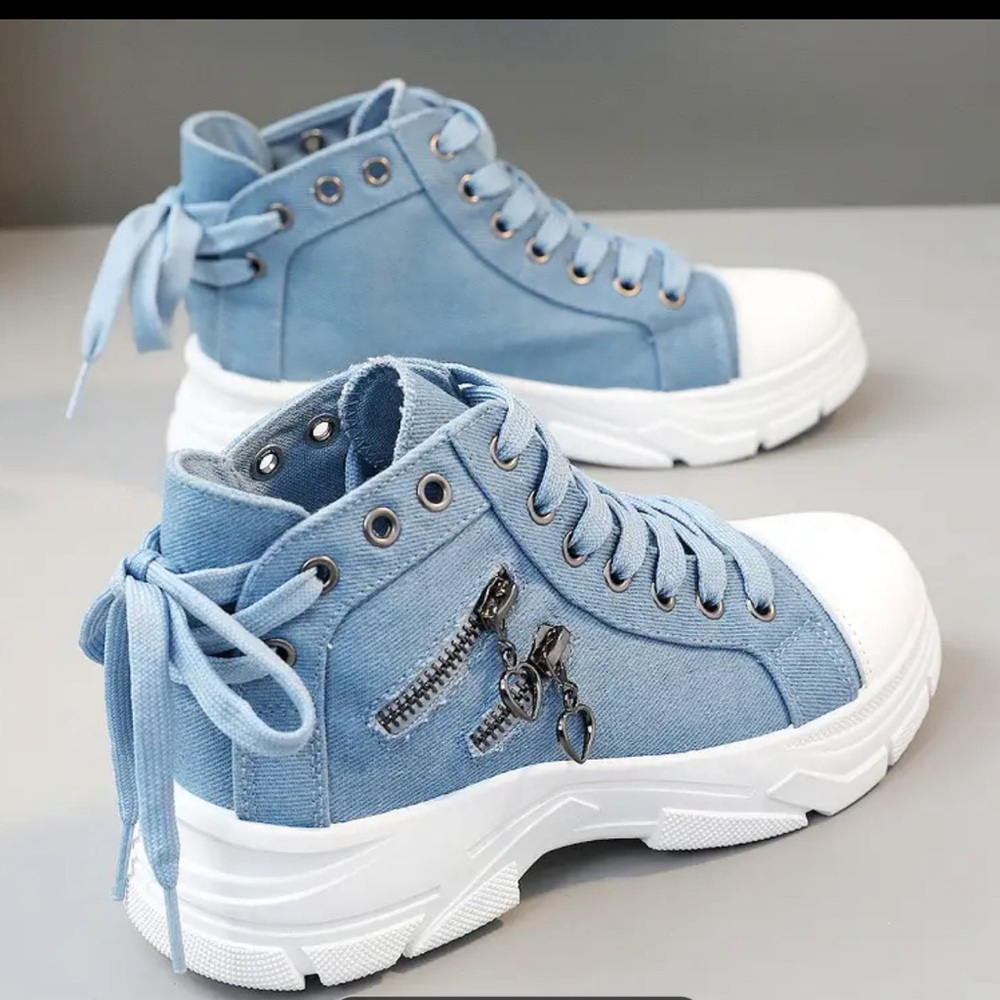 Canvas sneakers